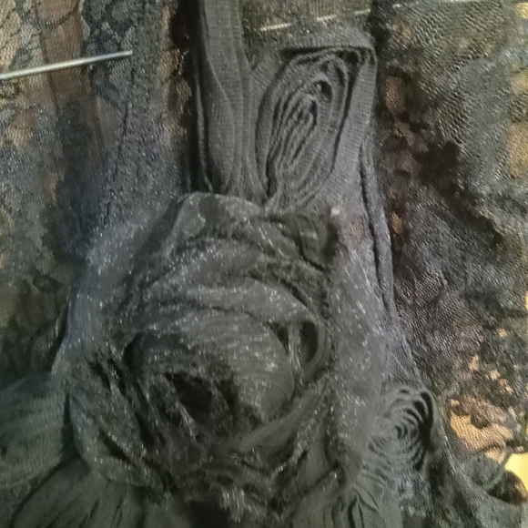 Black lace flower tee shirt - Picture 3 of 3